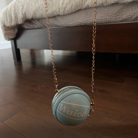 3 purses - Picture 2 of 4